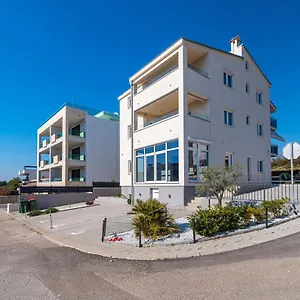 https://villa-aurelia-zadar.hotelinzadar.com