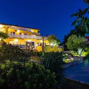 https://villa-sunce-sukosan.hotelinzadar.com